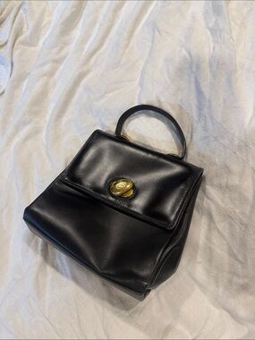 Sleek Black Leather Top-Handle Shoulder Bag with Gold Accent